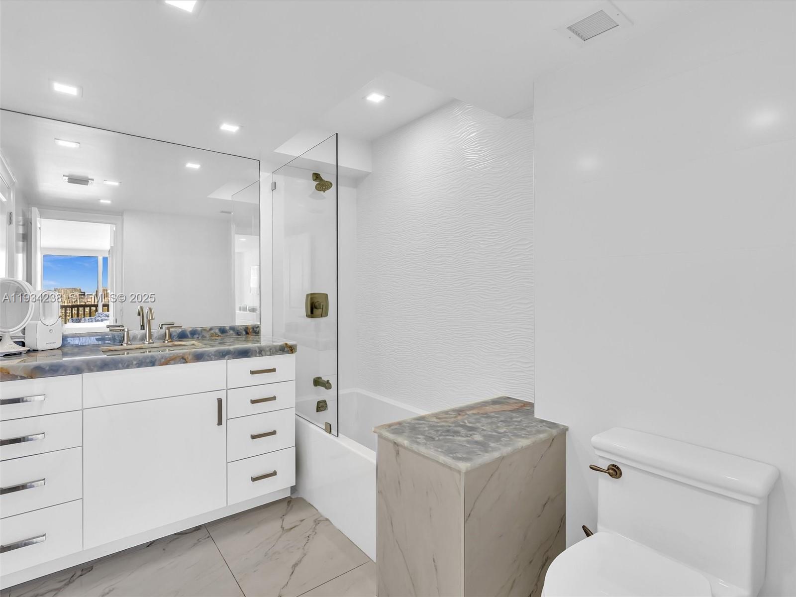 POINT OF AMERICAS II - Residential