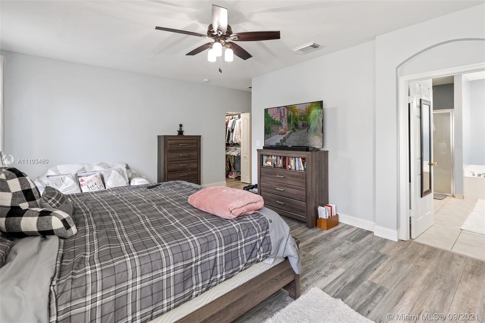 COCONUT CAY - Residential