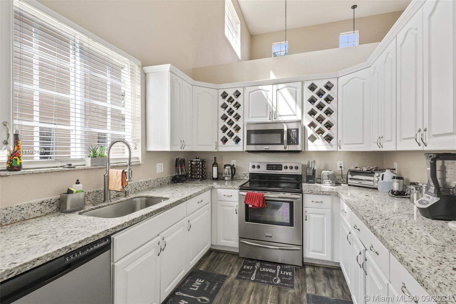 COCONUT CAY - Residential