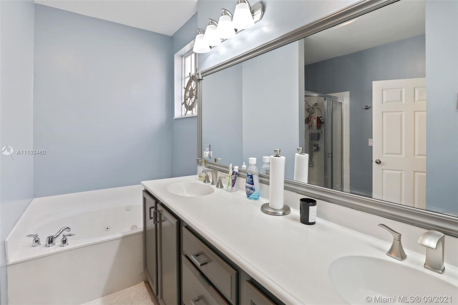 COCONUT CAY - Residential