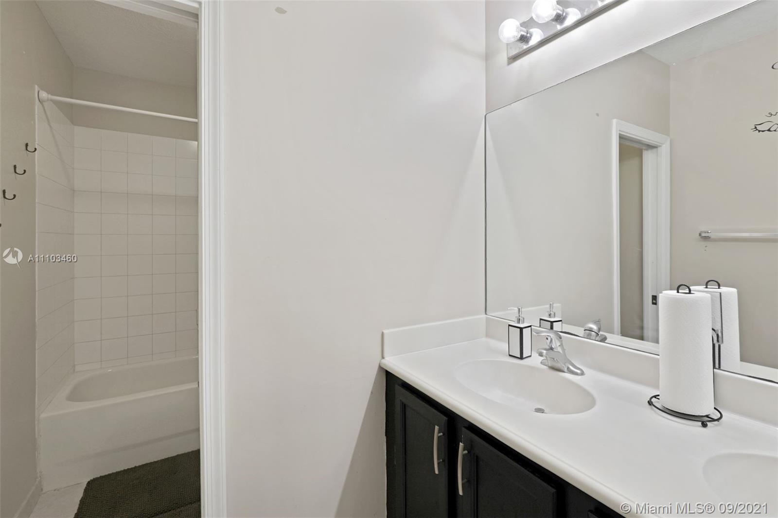 COCONUT CAY - Residential