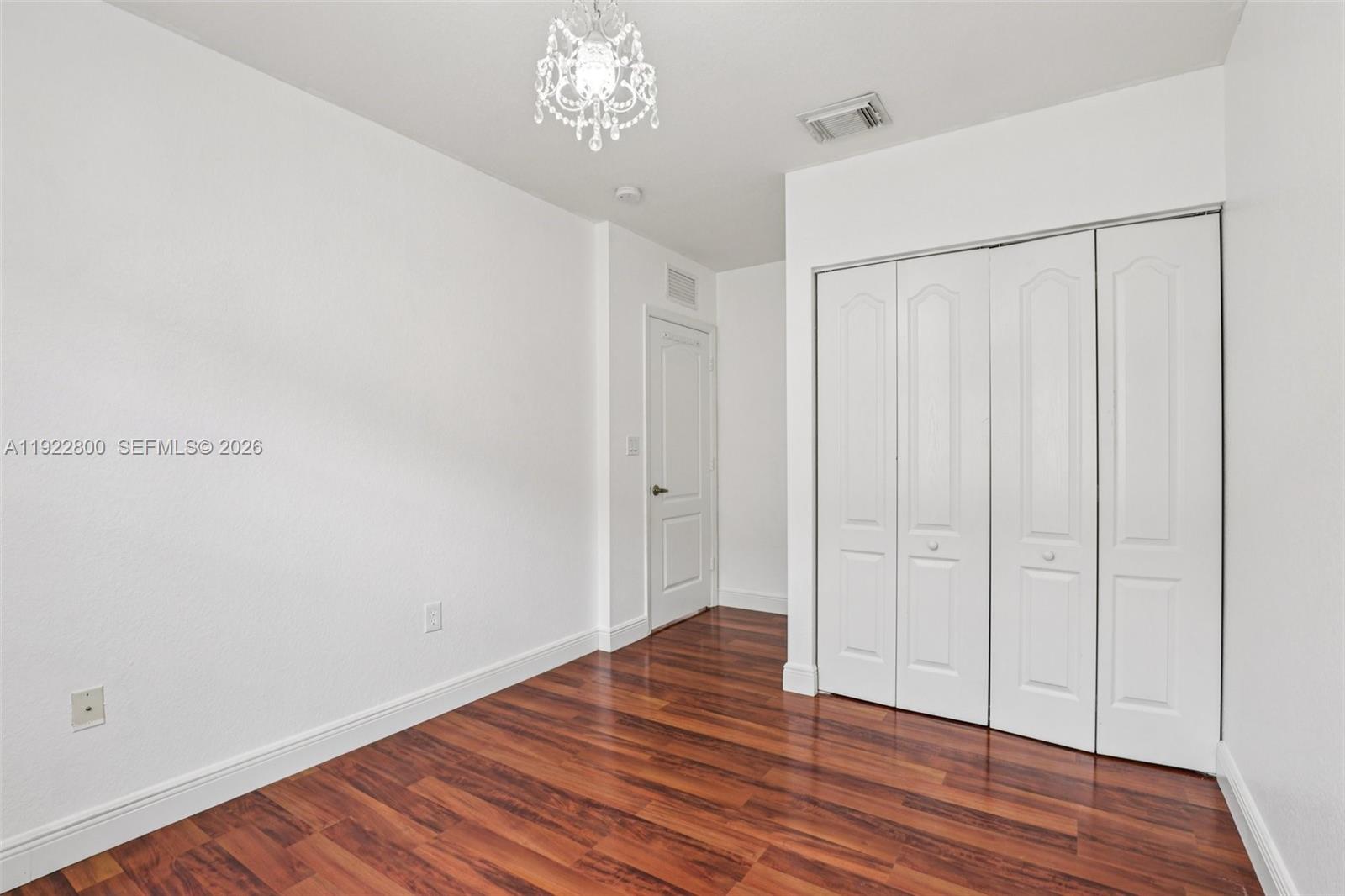 MANDARIN LAKES - Residential