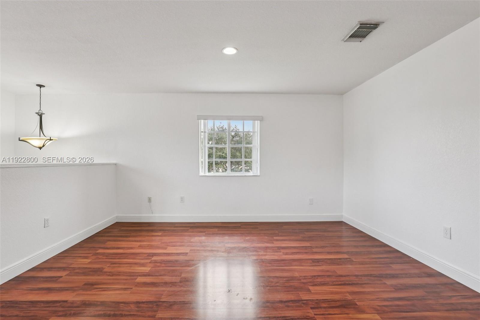 MANDARIN LAKES - Residential