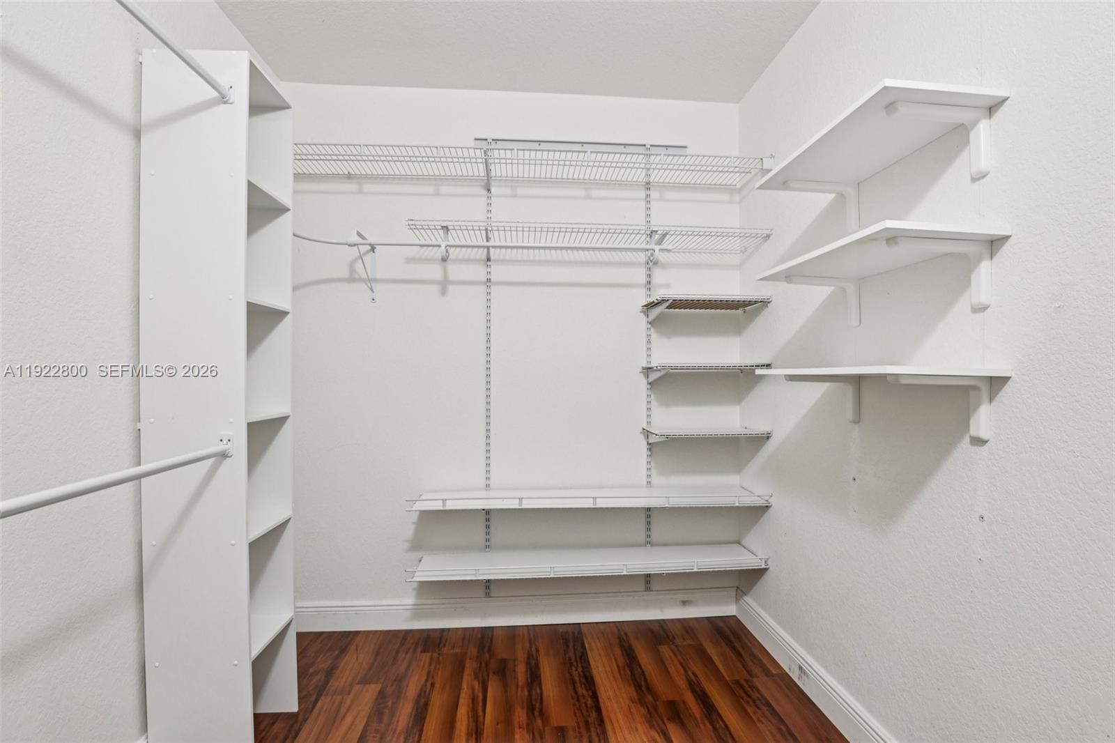 MANDARIN LAKES - Residential