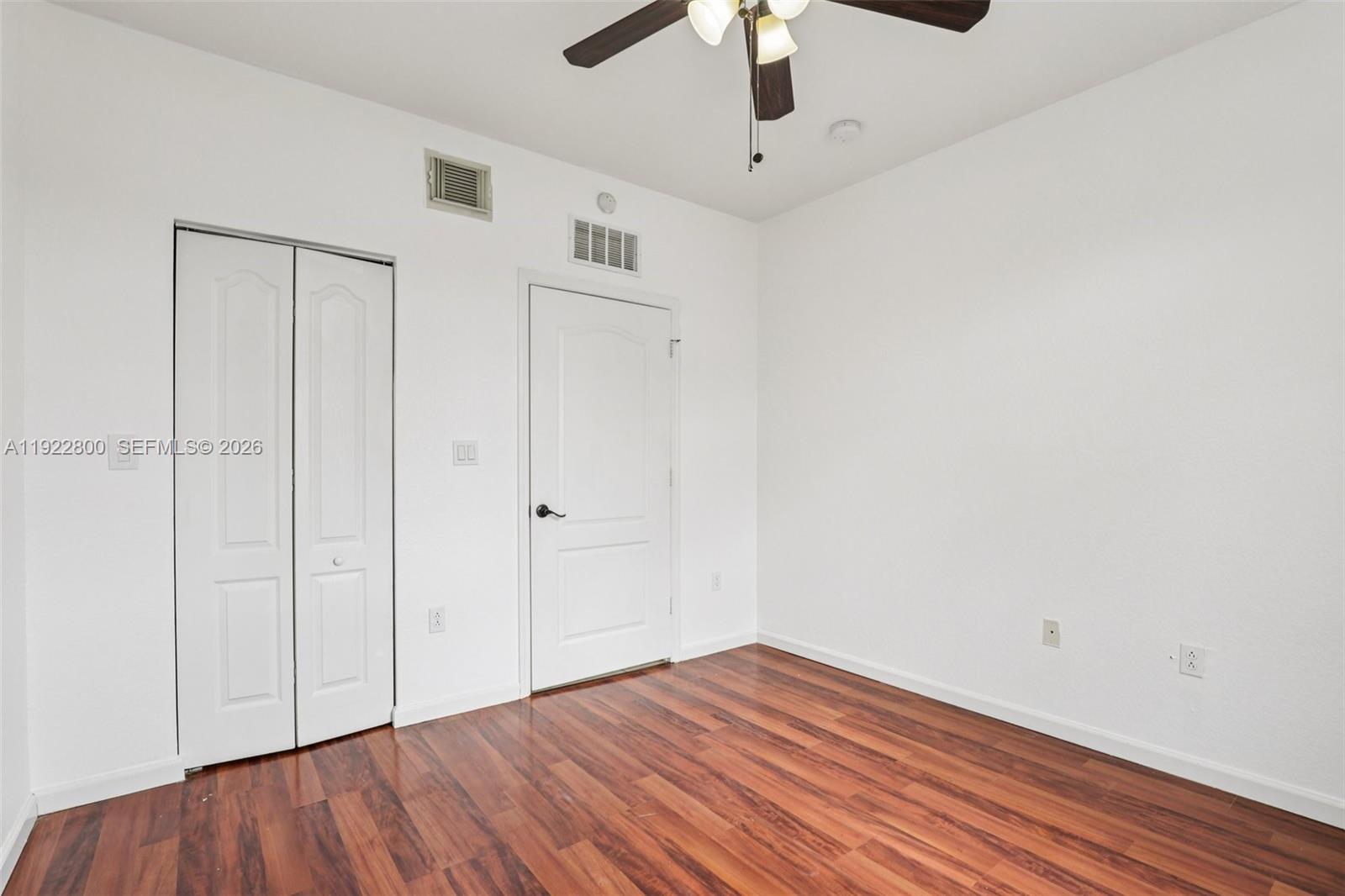 MANDARIN LAKES - Residential