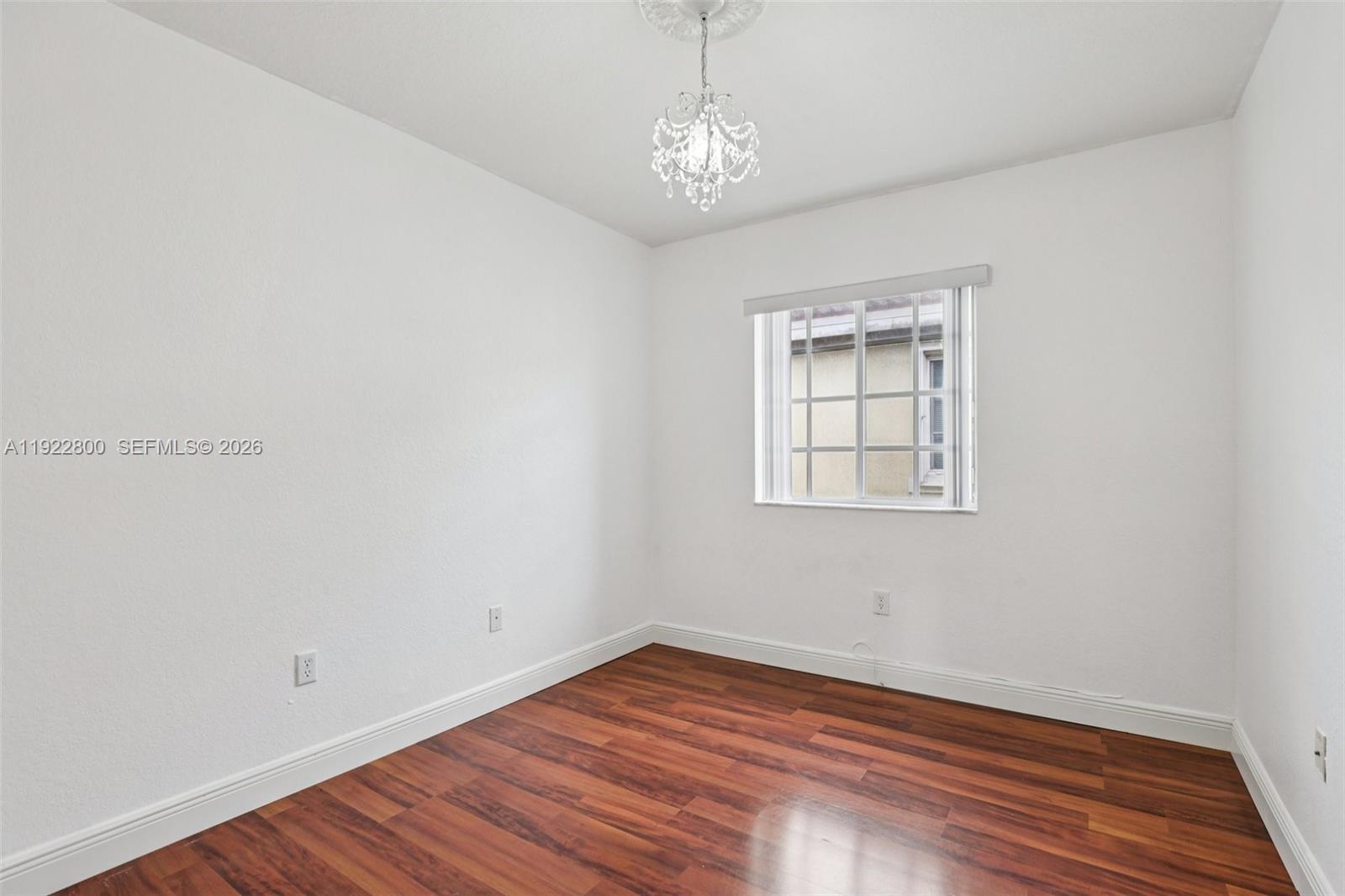 MANDARIN LAKES - Residential