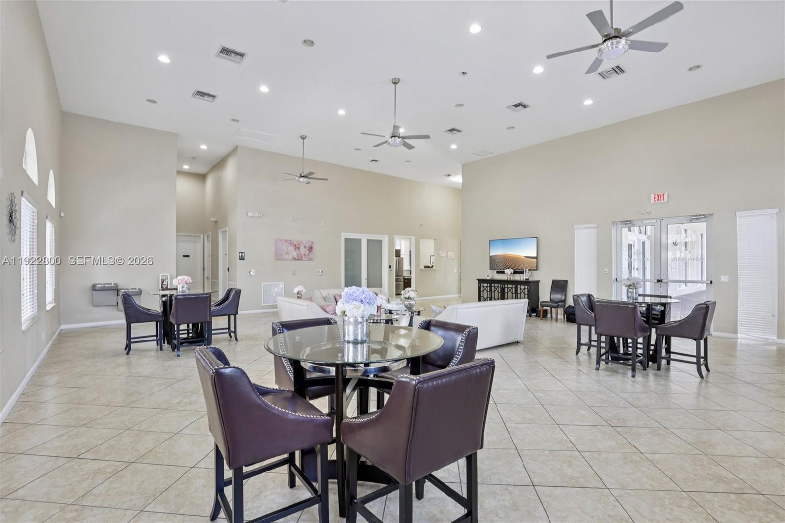 MANDARIN LAKES - Residential