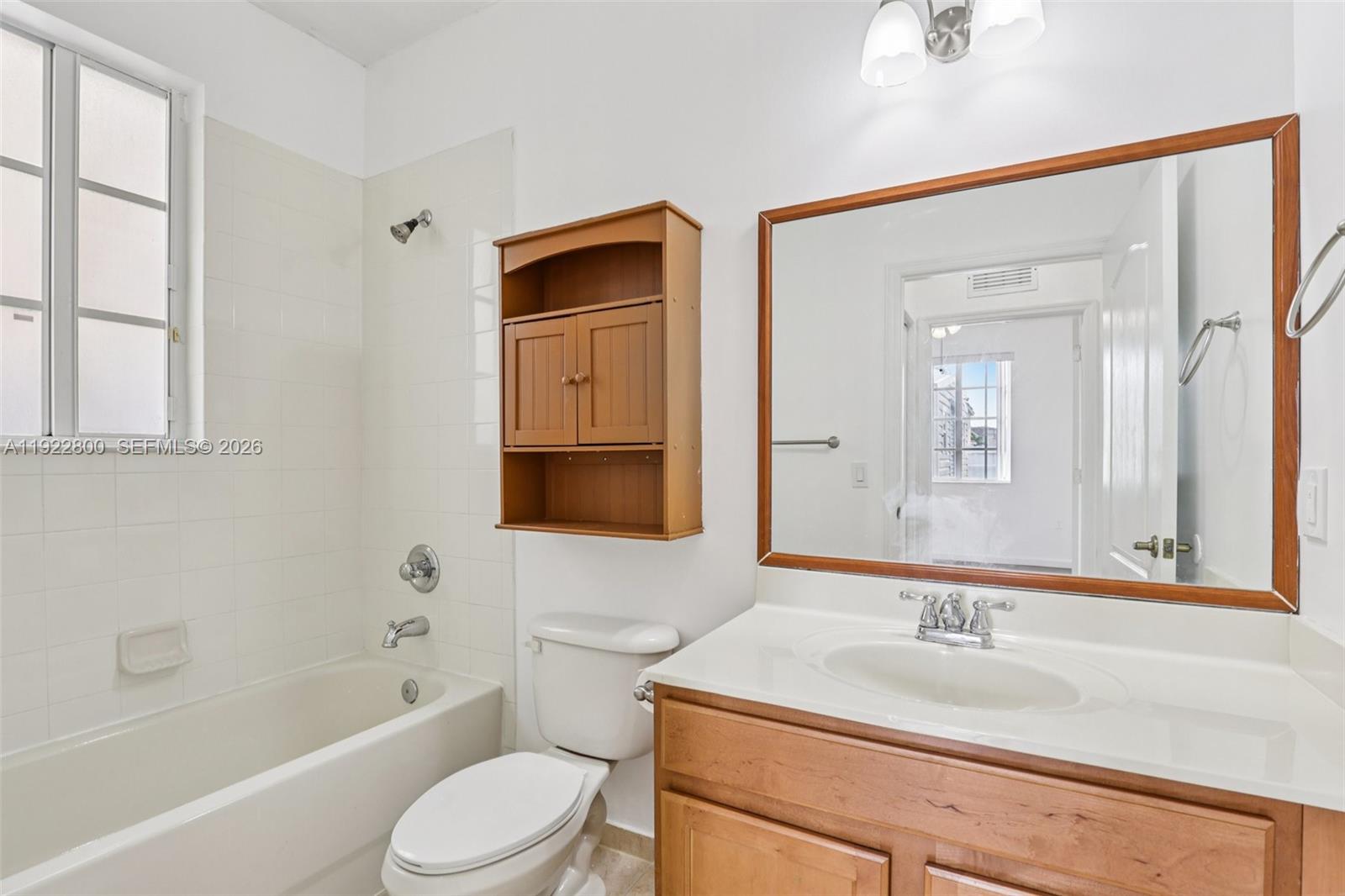 MANDARIN LAKES - Residential