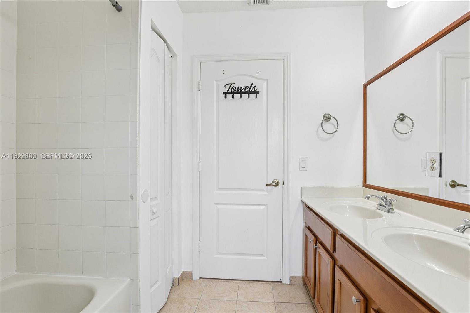 MANDARIN LAKES - Residential