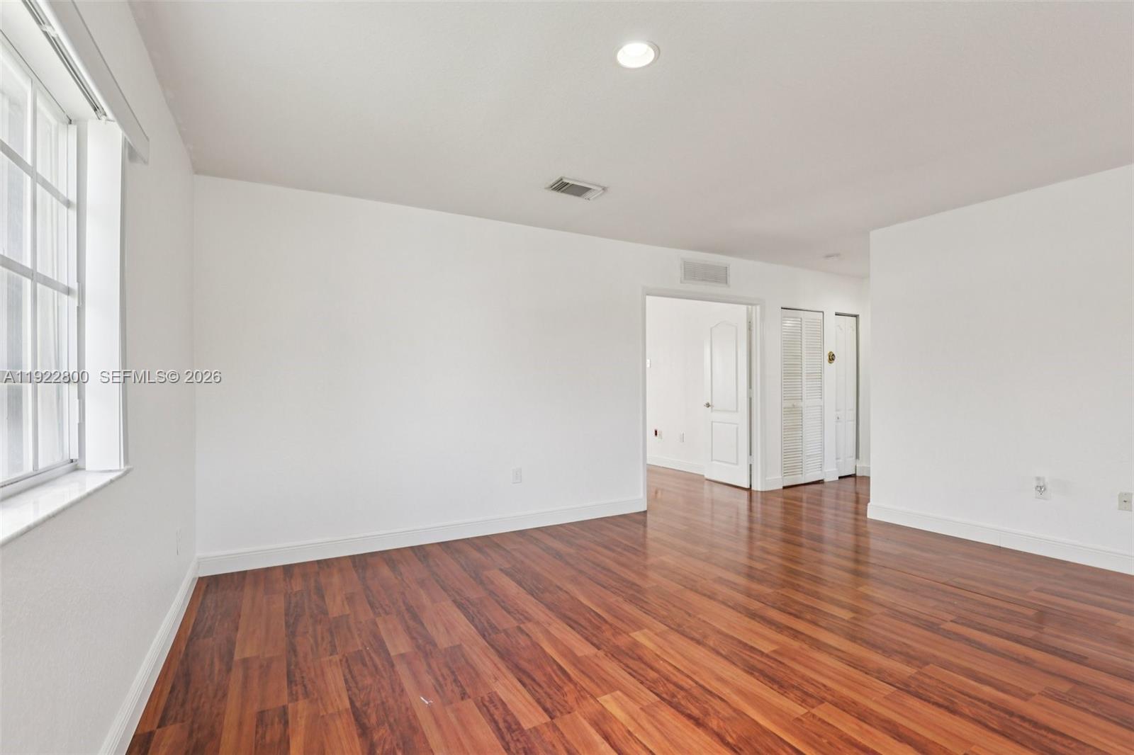 MANDARIN LAKES - Residential