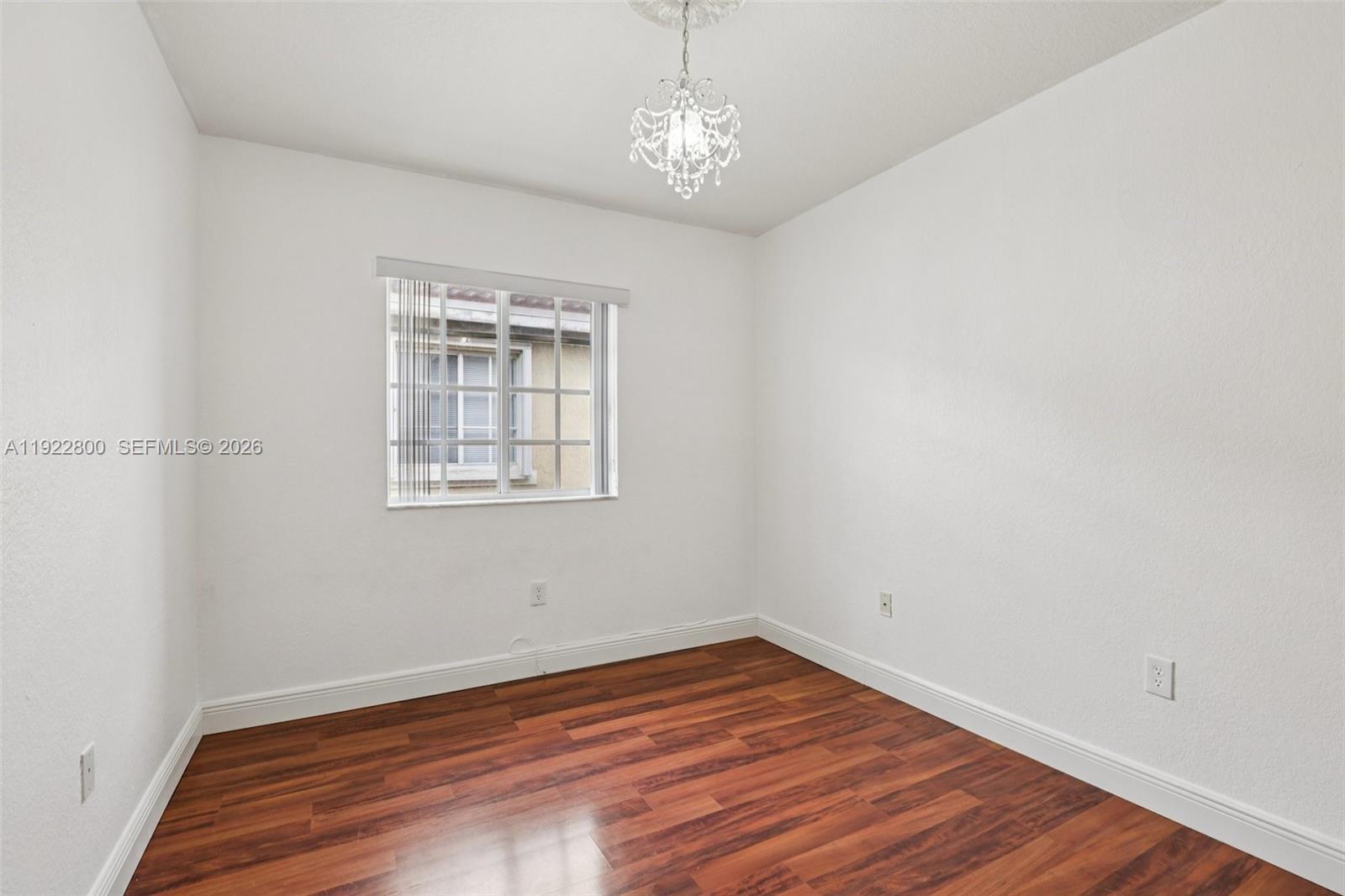 MANDARIN LAKES - Residential