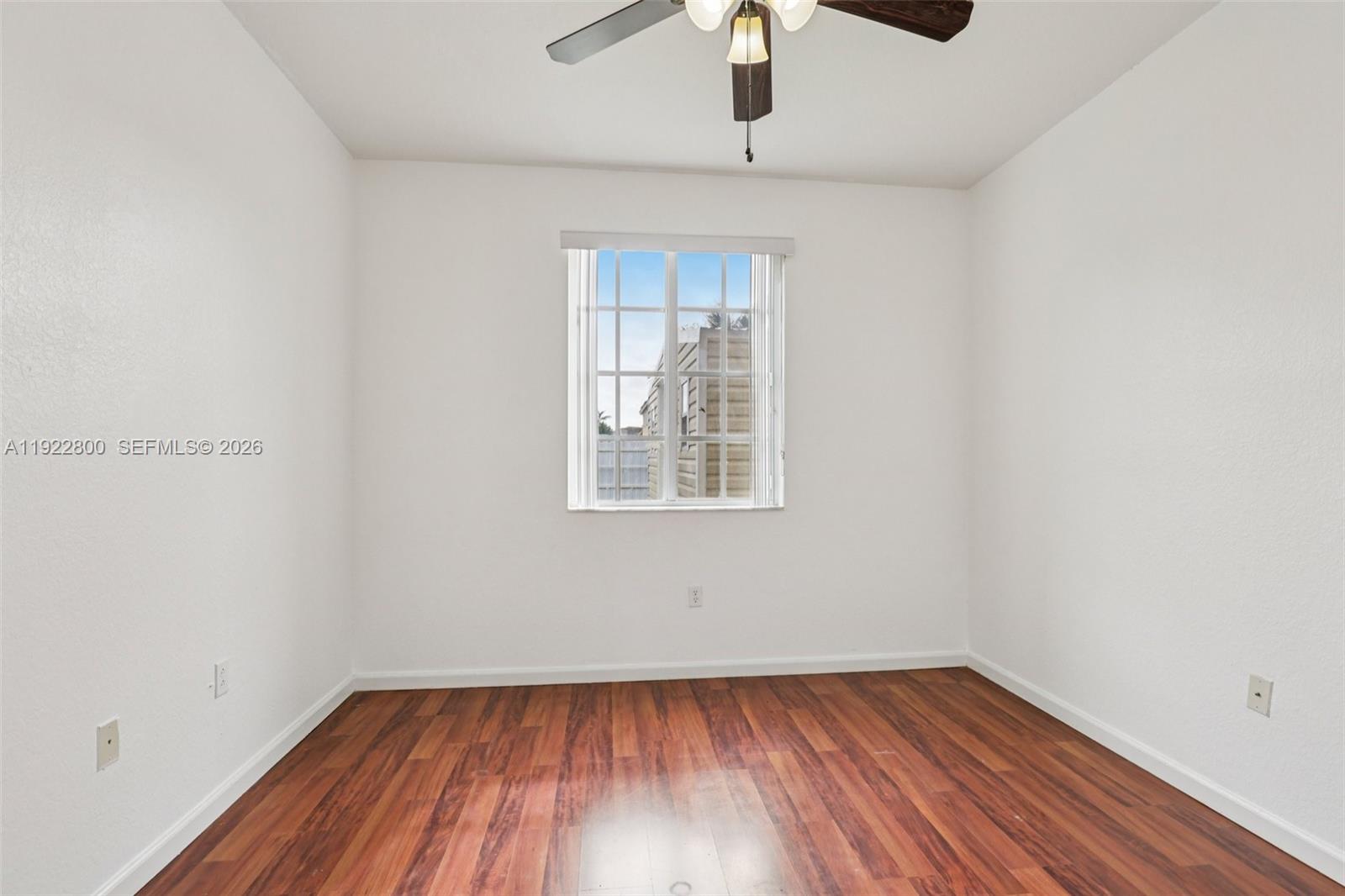 MANDARIN LAKES - Residential