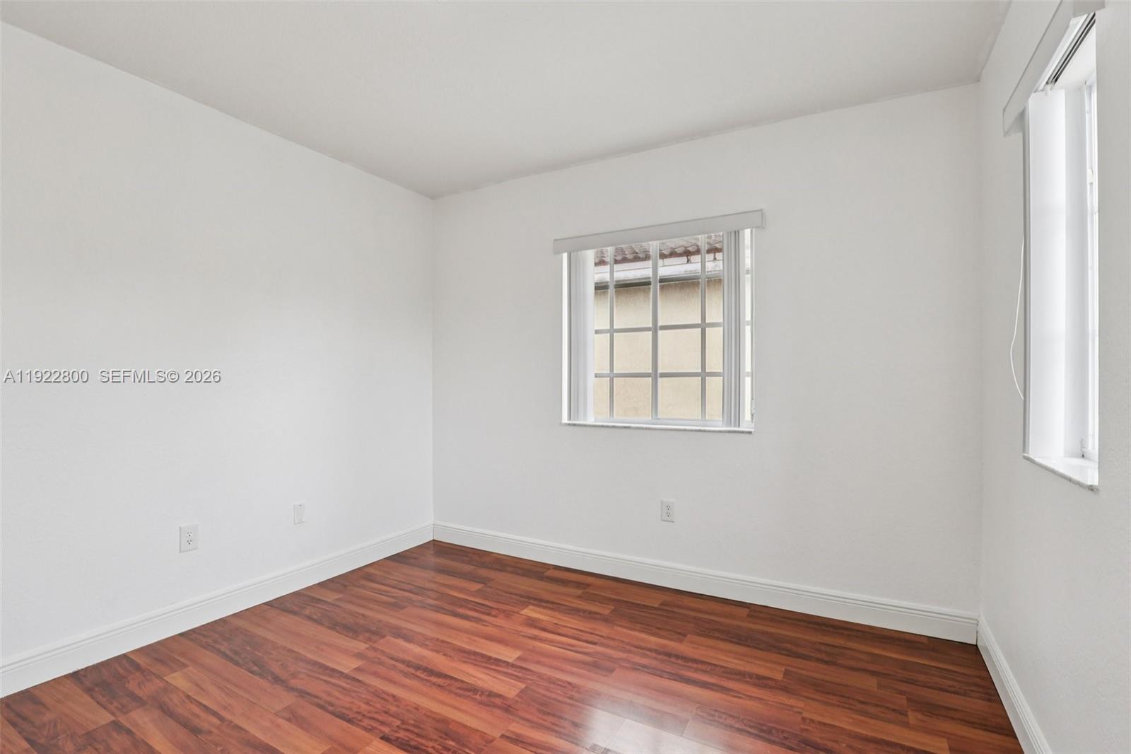 MANDARIN LAKES - Residential