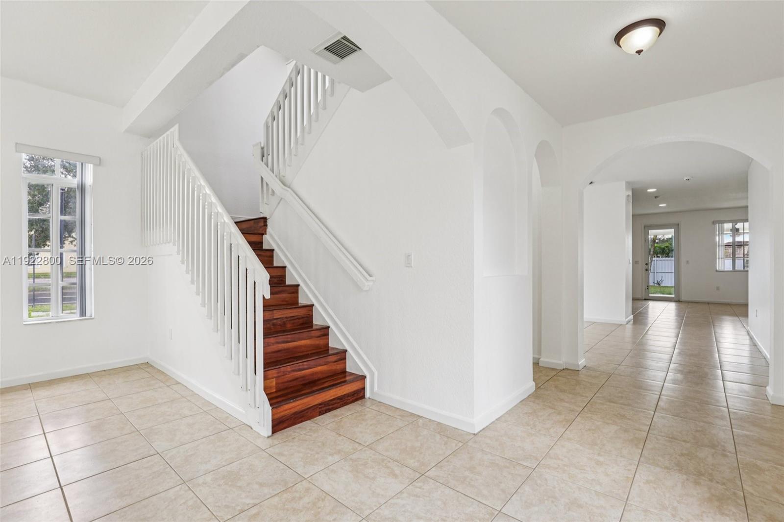 MANDARIN LAKES - Residential