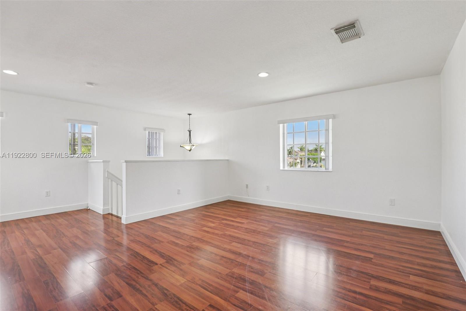 MANDARIN LAKES - Residential