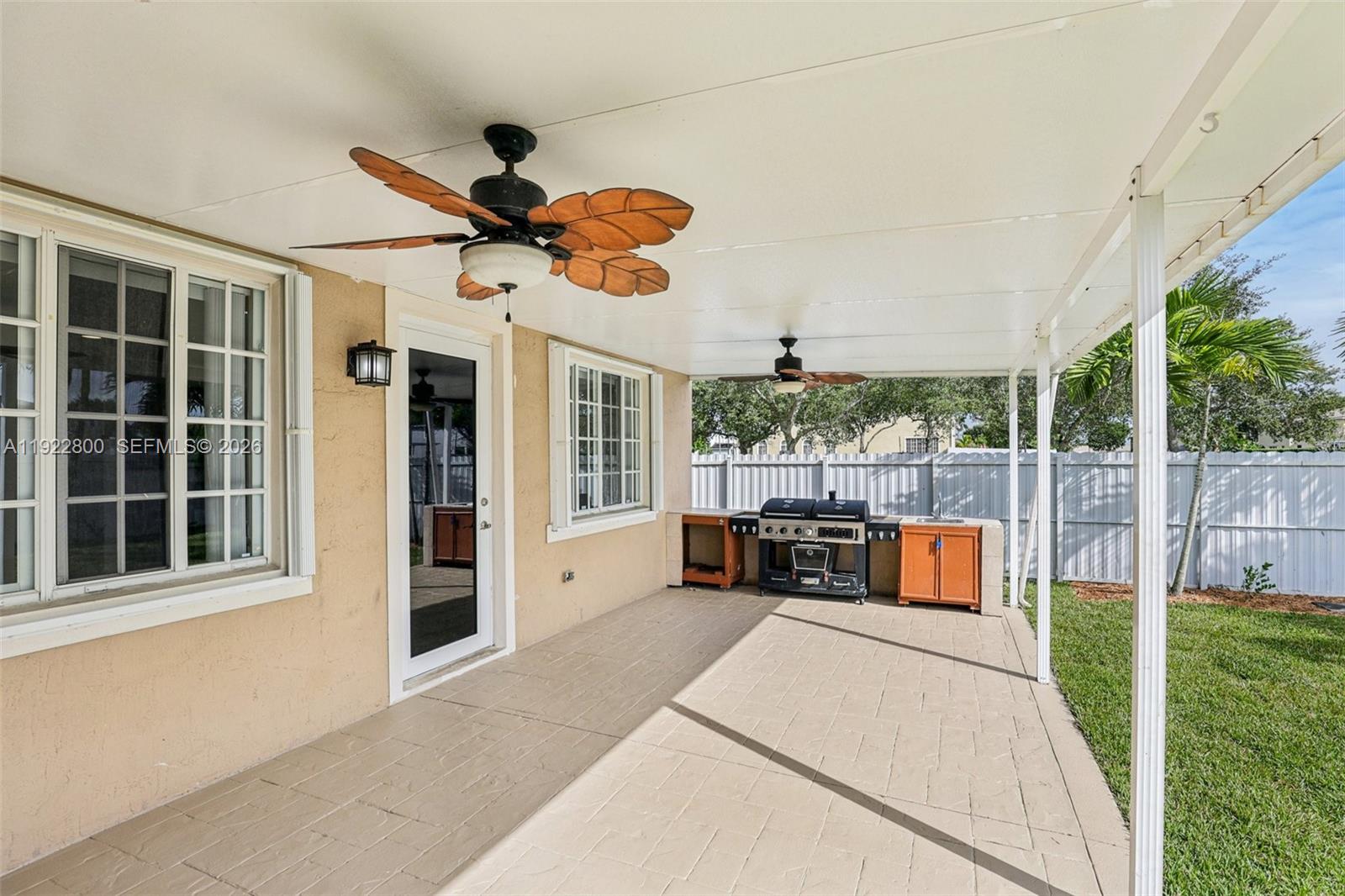 MANDARIN LAKES - Residential