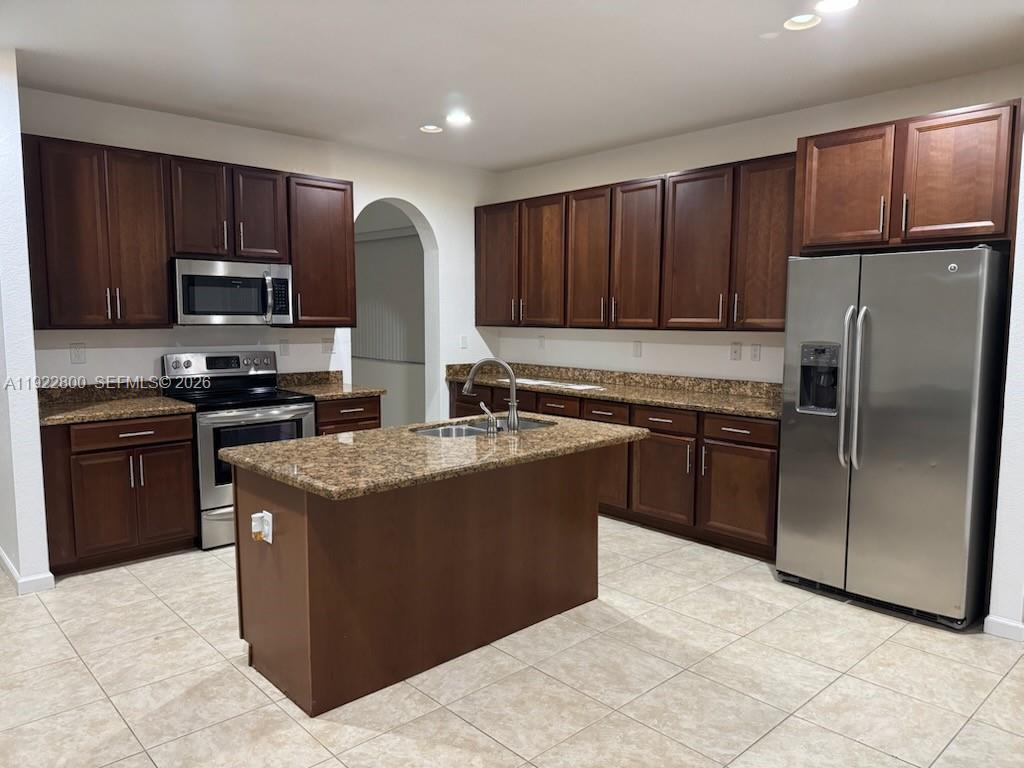 MANDARIN LAKES - Residential