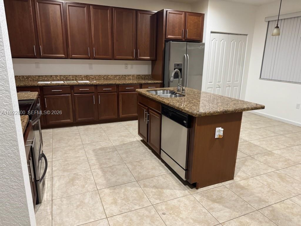 MANDARIN LAKES - Residential