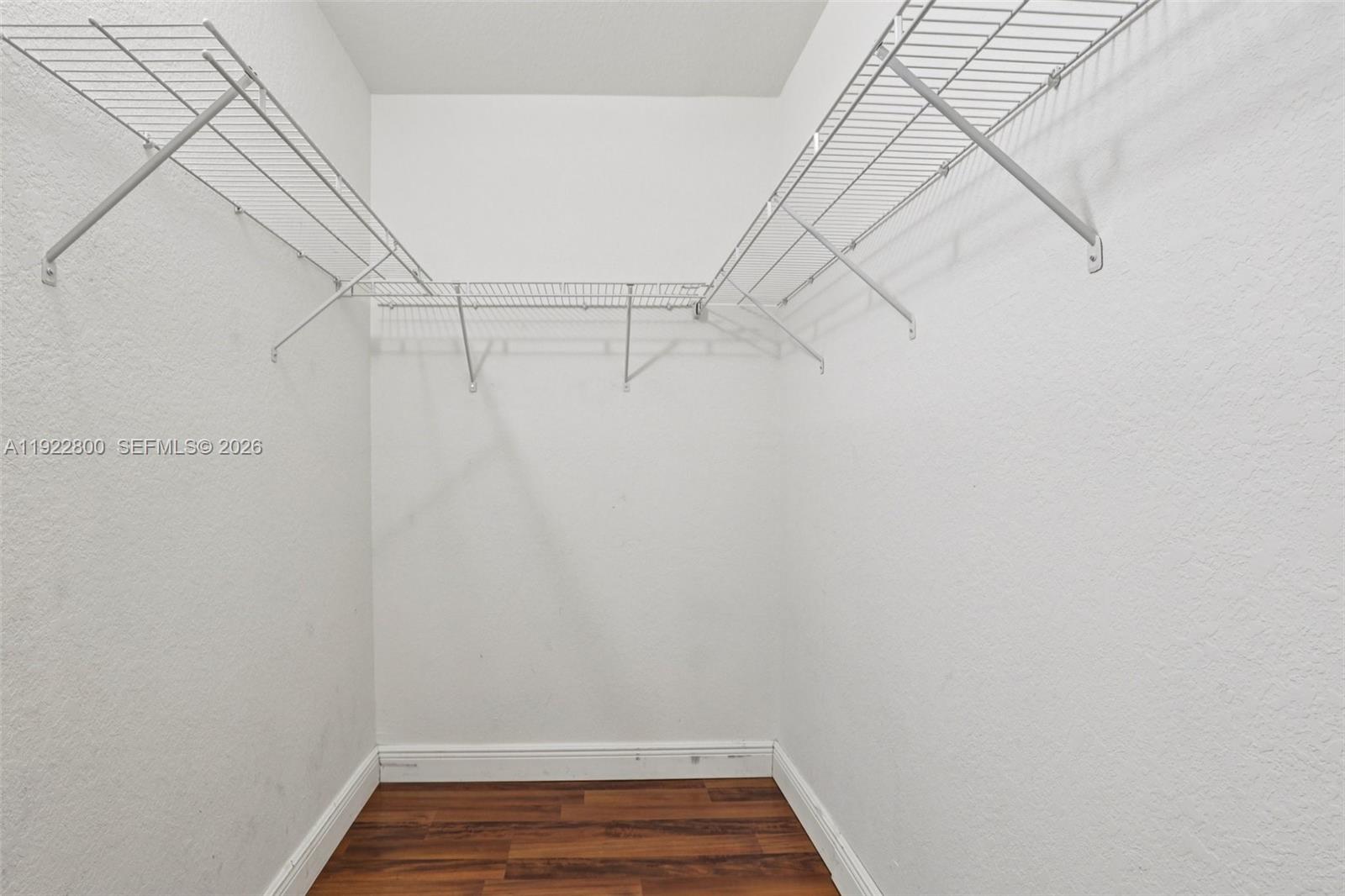 MANDARIN LAKES - Residential