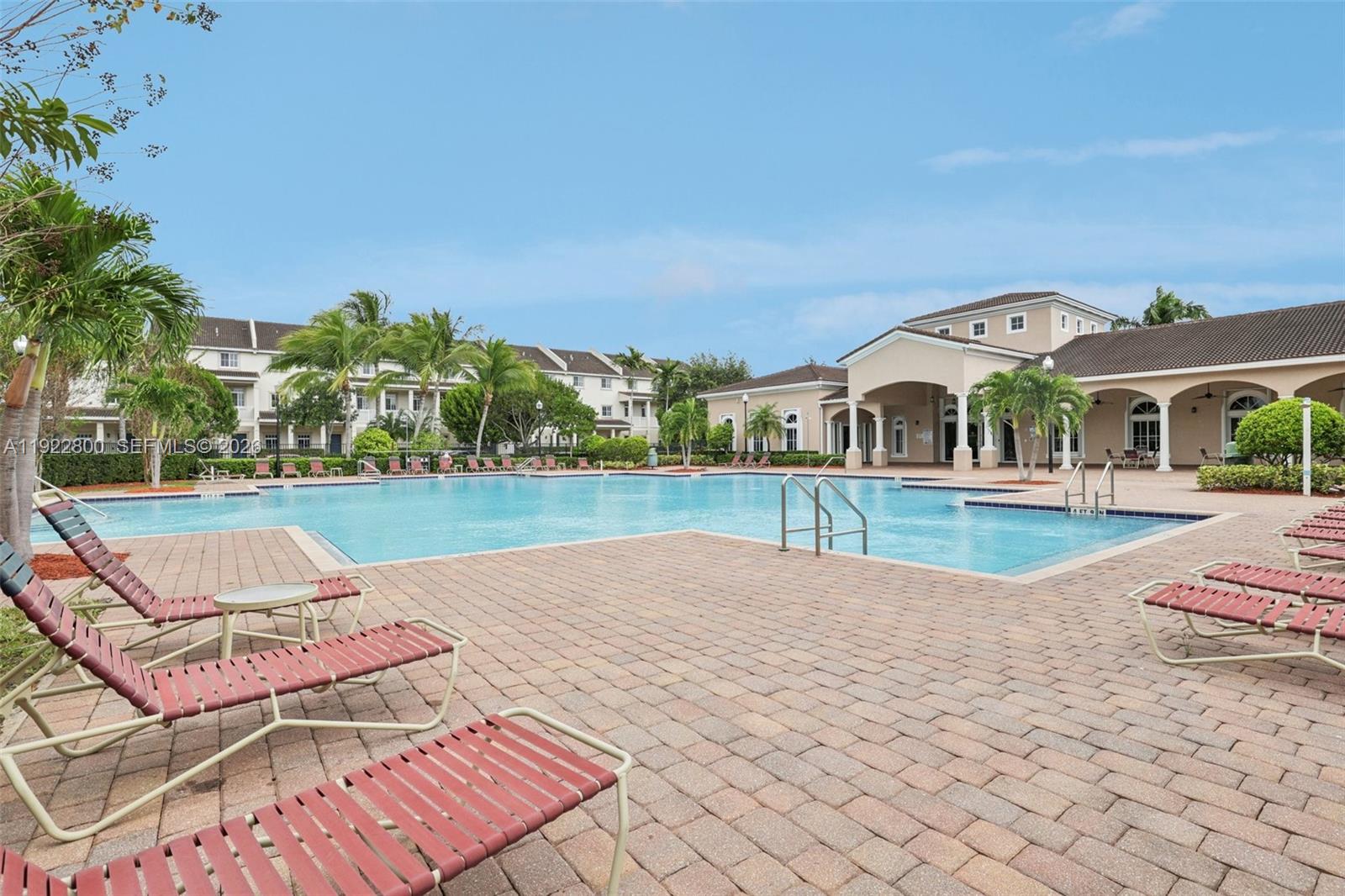 MANDARIN LAKES - Residential