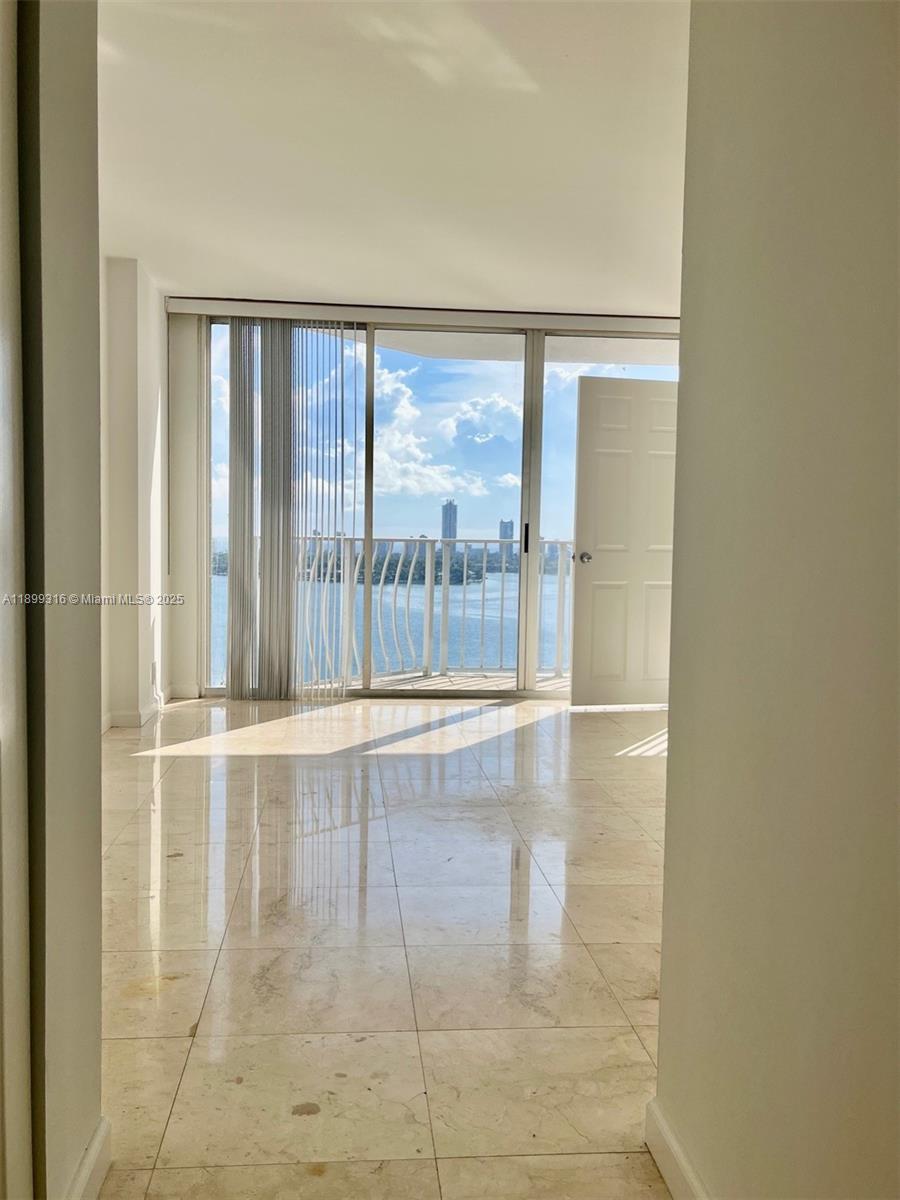 THE GRANDVIEW PALACE COND - Residential