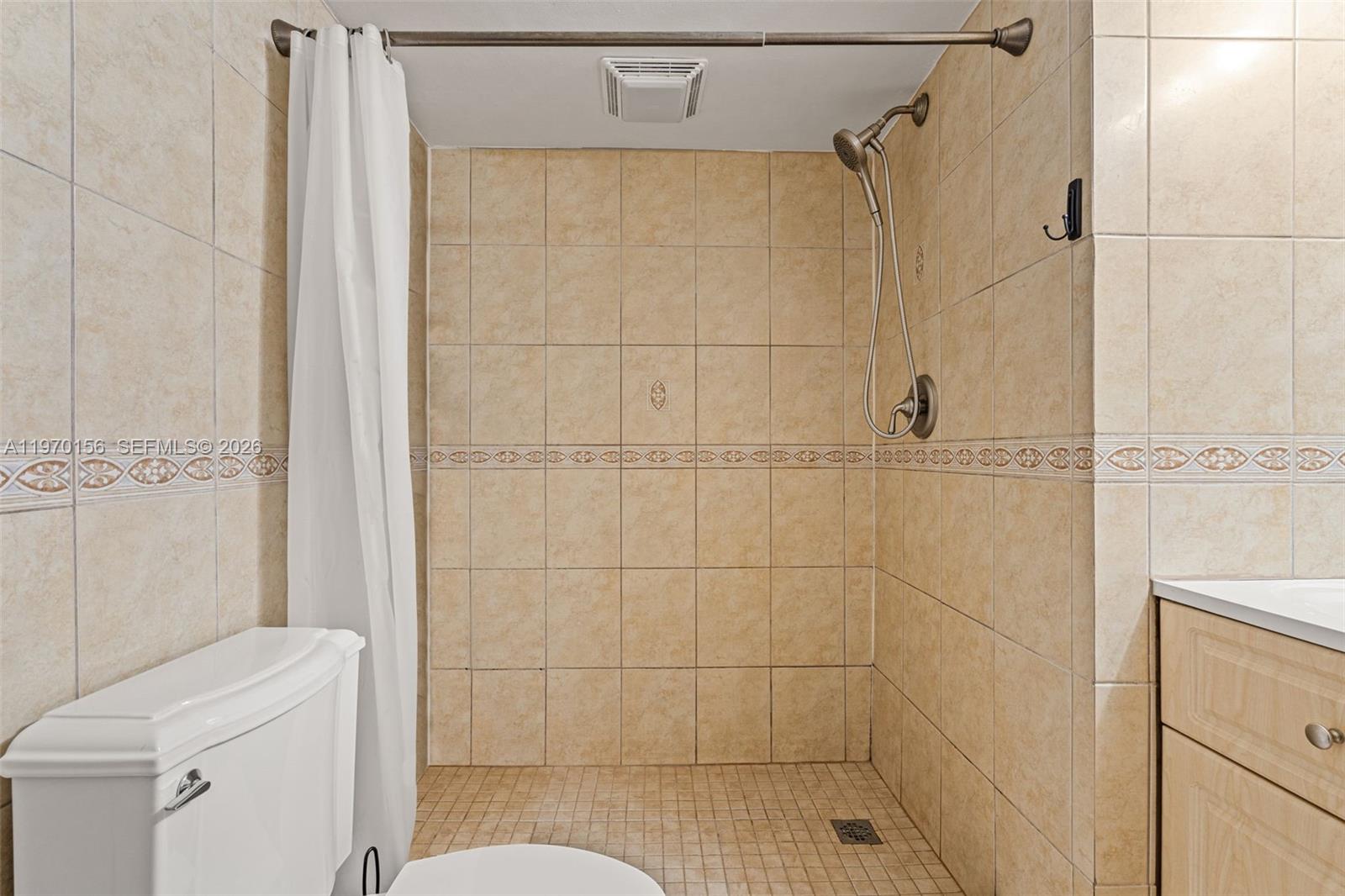 CORAL ISLE EAST CONDO - Residential Lease