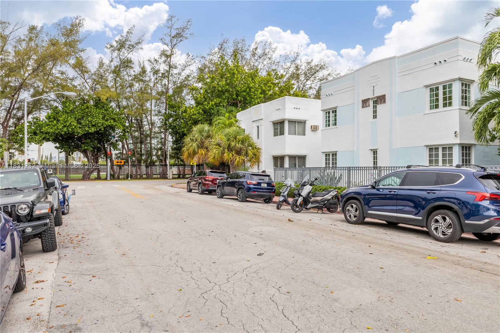 735 CONDO - Residential