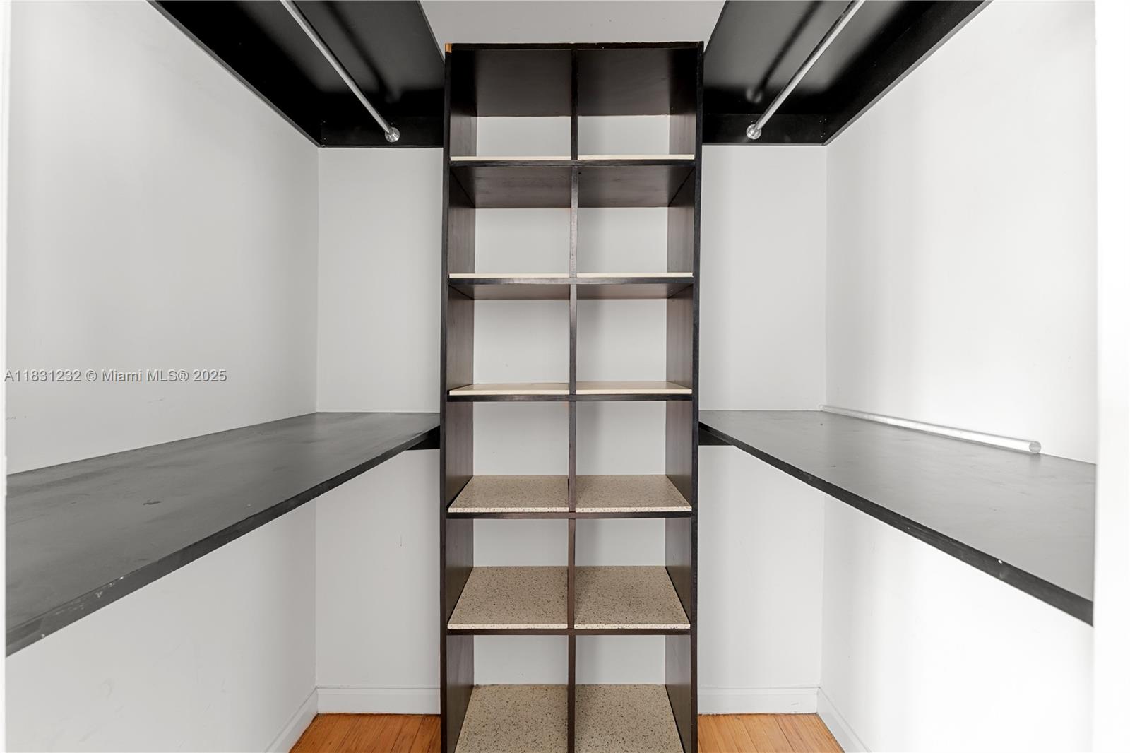 735 CONDO - Residential