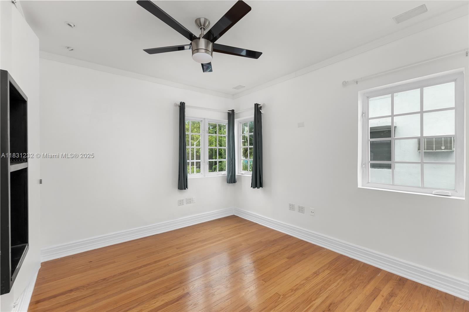 735 CONDO - Residential