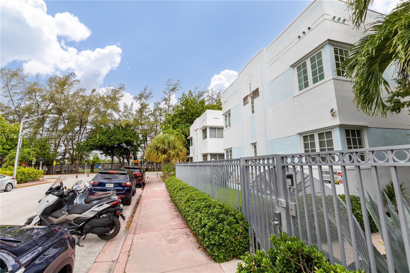 735 CONDO - Residential