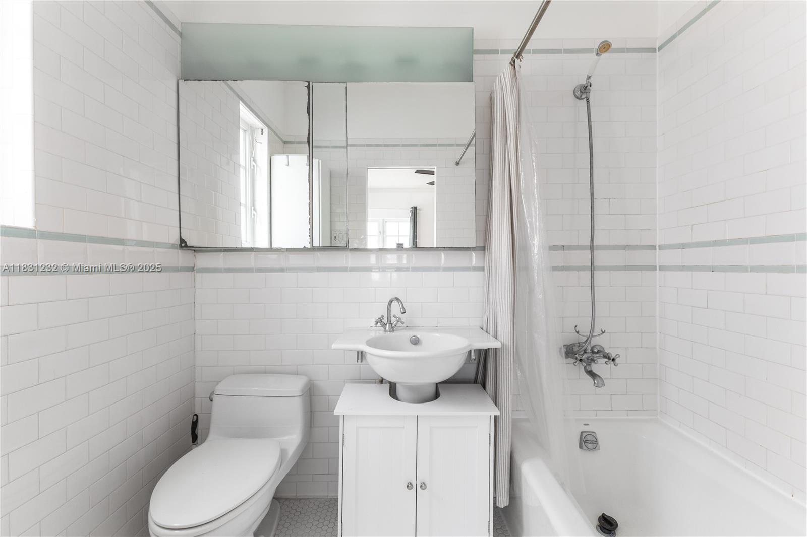 735 CONDO - Residential