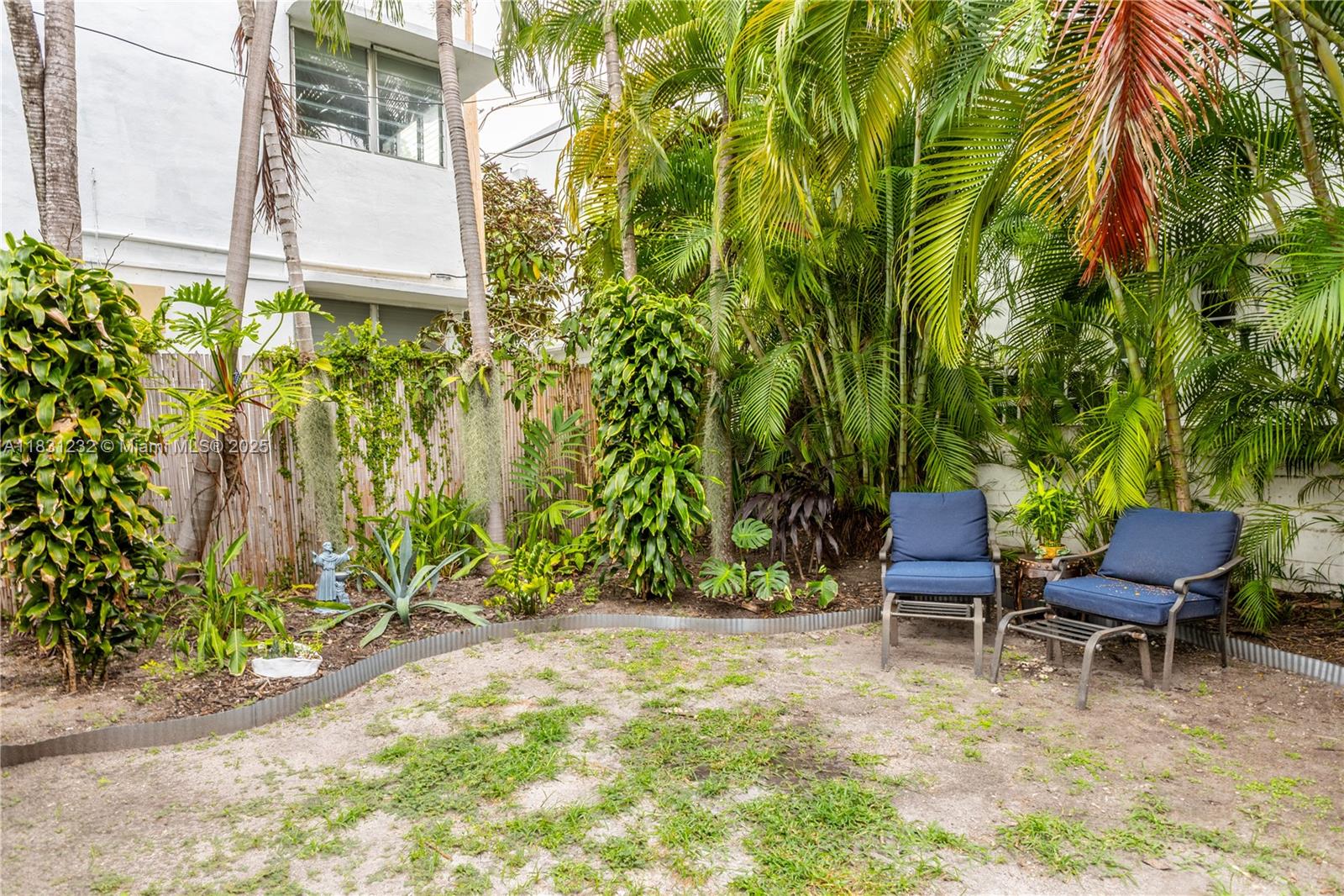 735 CONDO - Residential