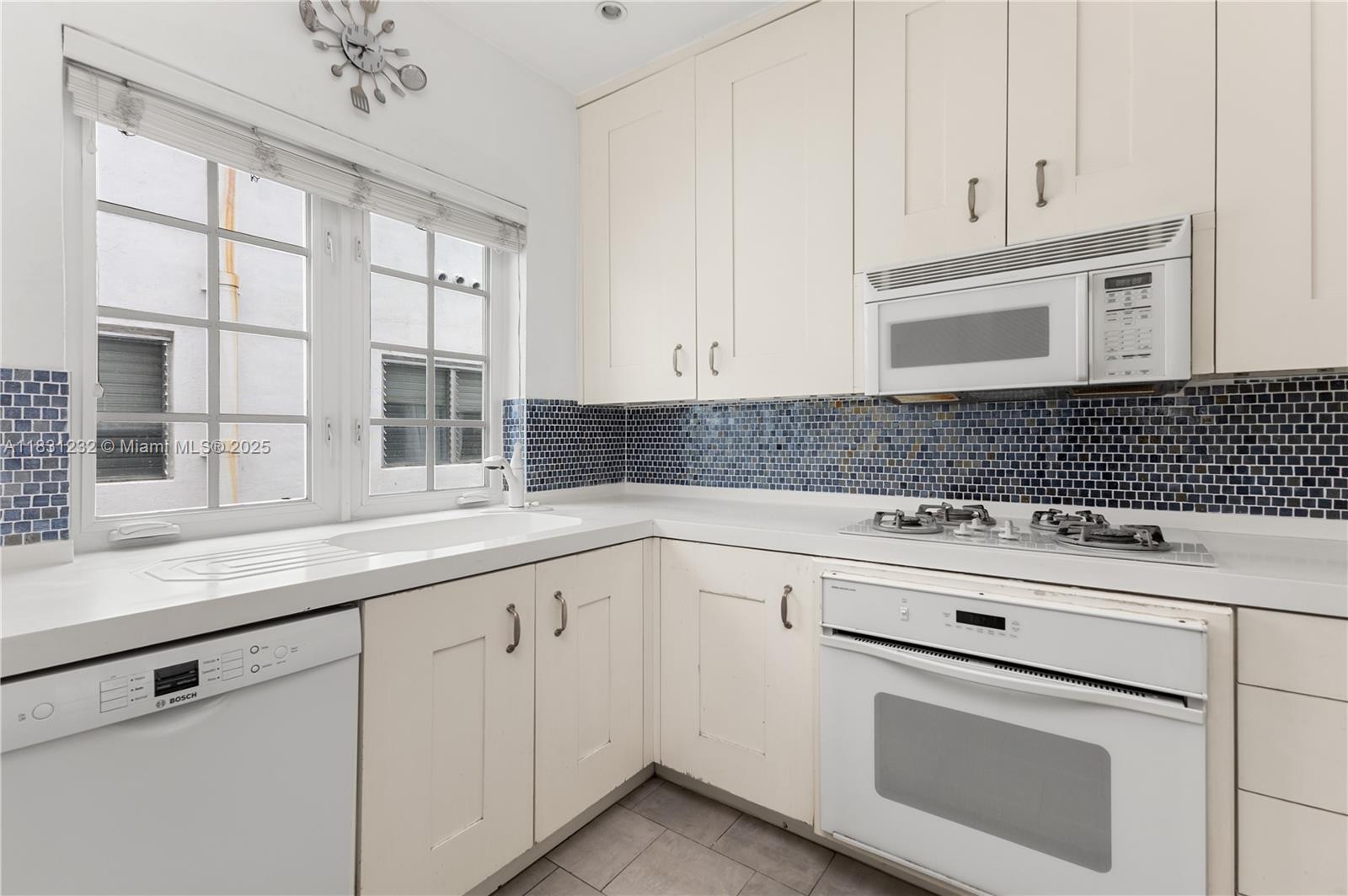 735 CONDO - Residential