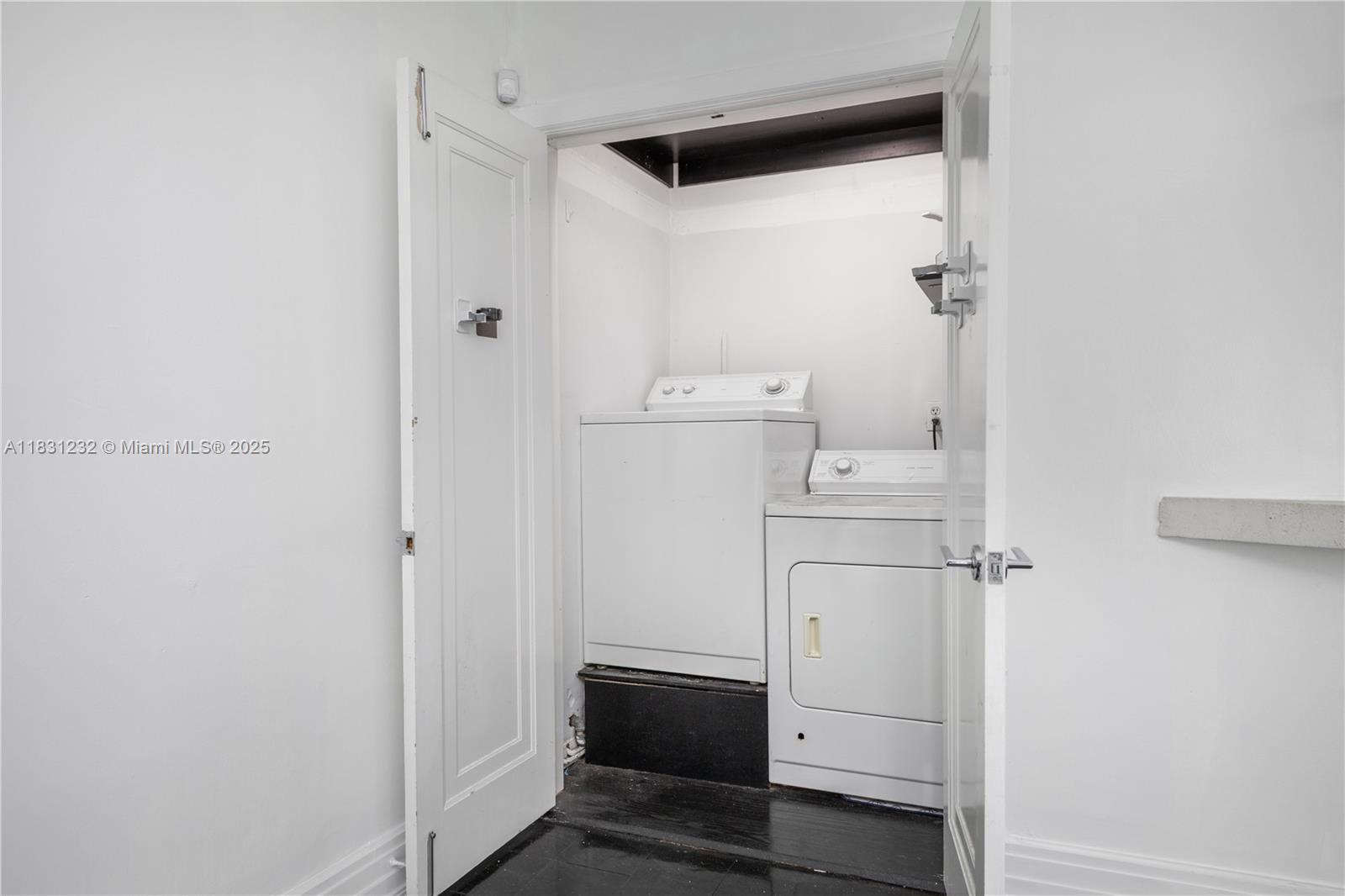 735 CONDO - Residential