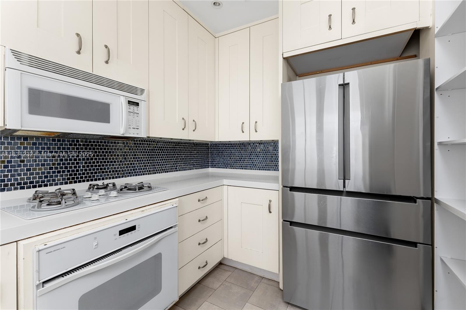 735 CONDO - Residential