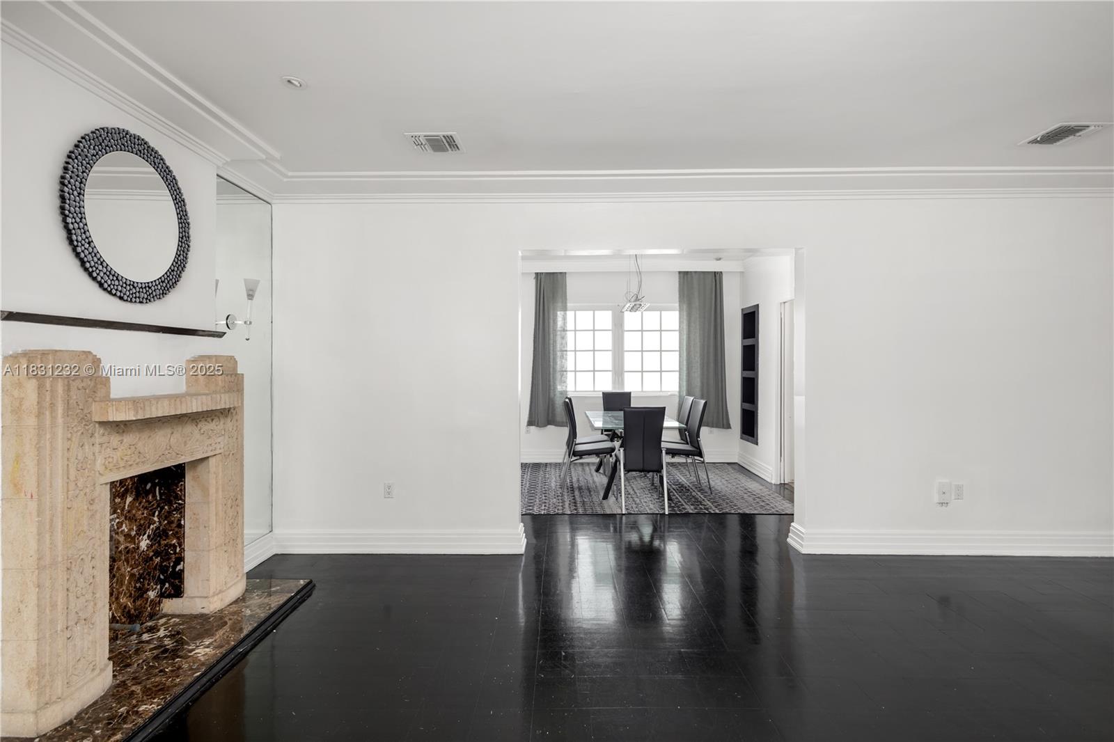 735 CONDO - Residential