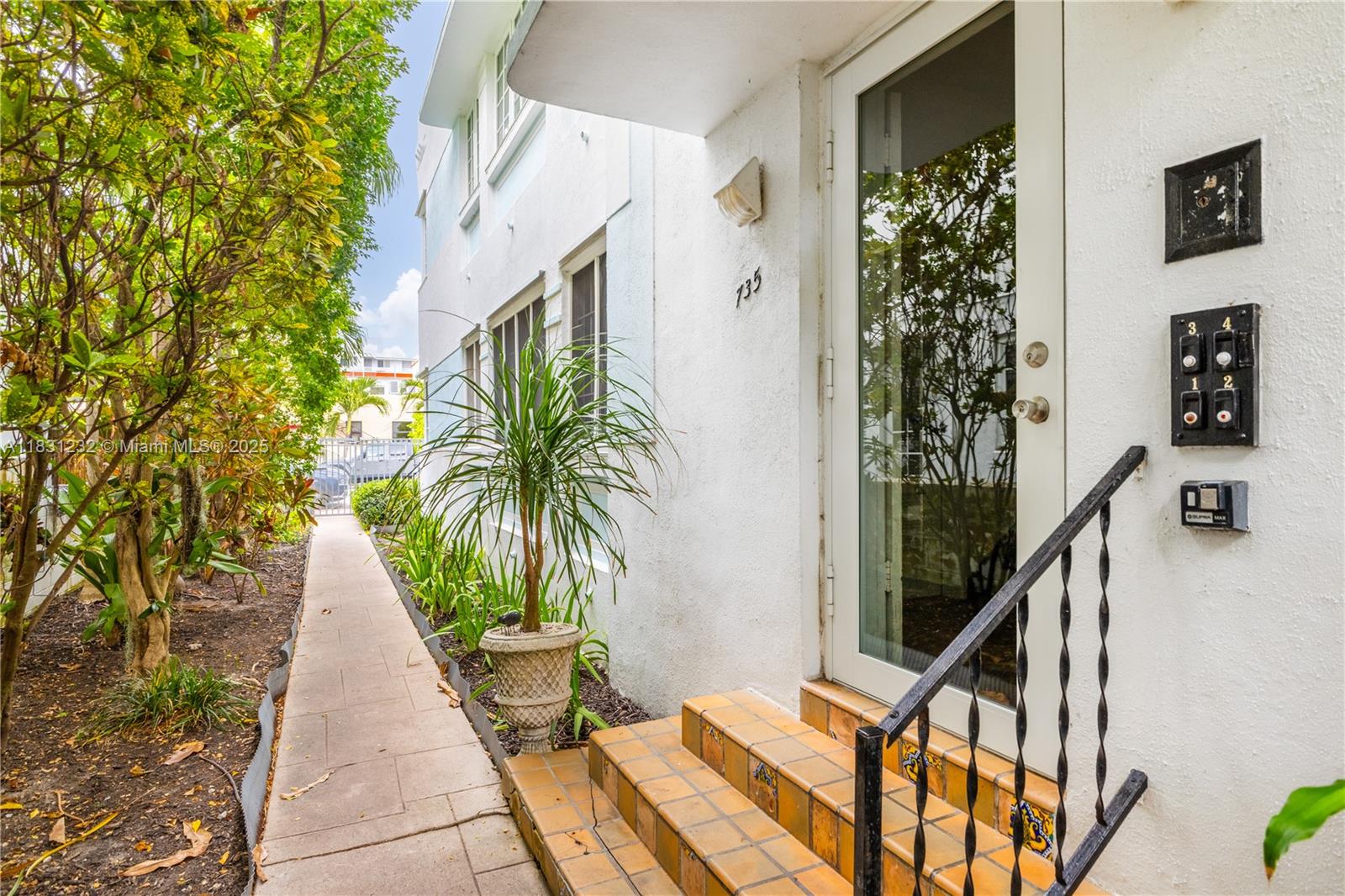 735 CONDO - Residential