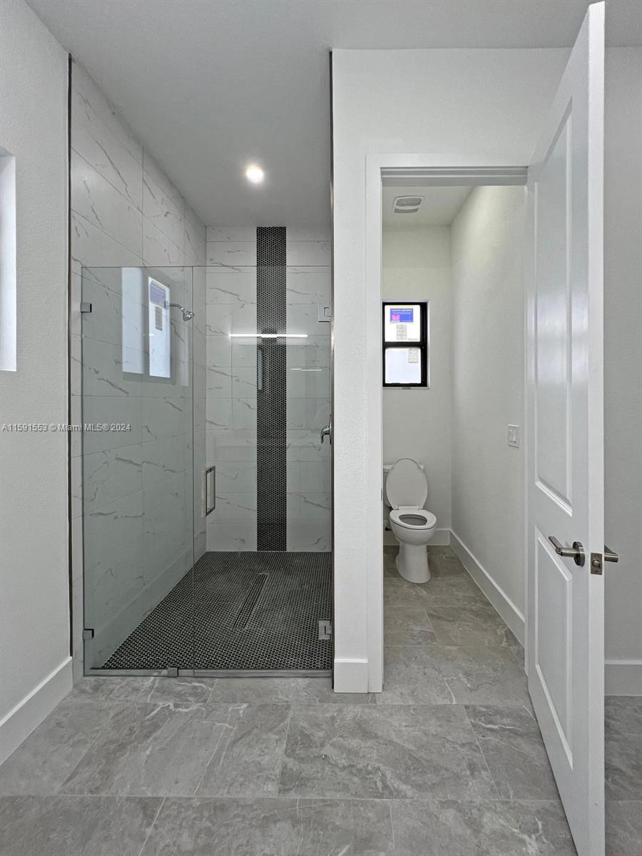 1209 NE 11th St - Residential