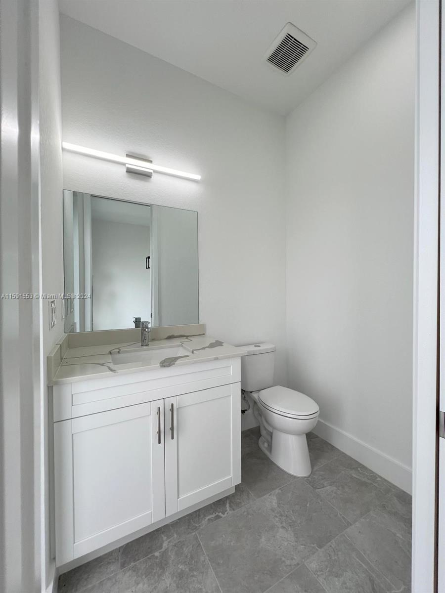 1209 NE 11th St - Residential
