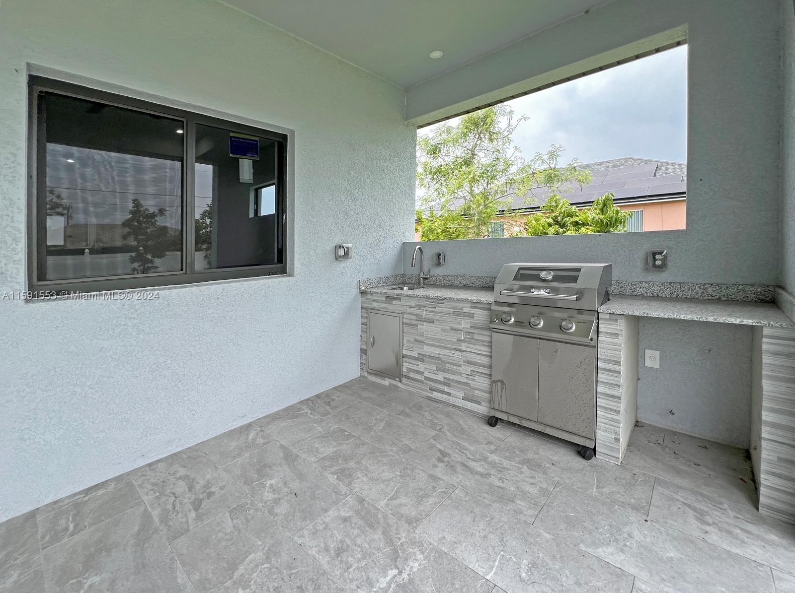 1209 NE 11th St - Residential
