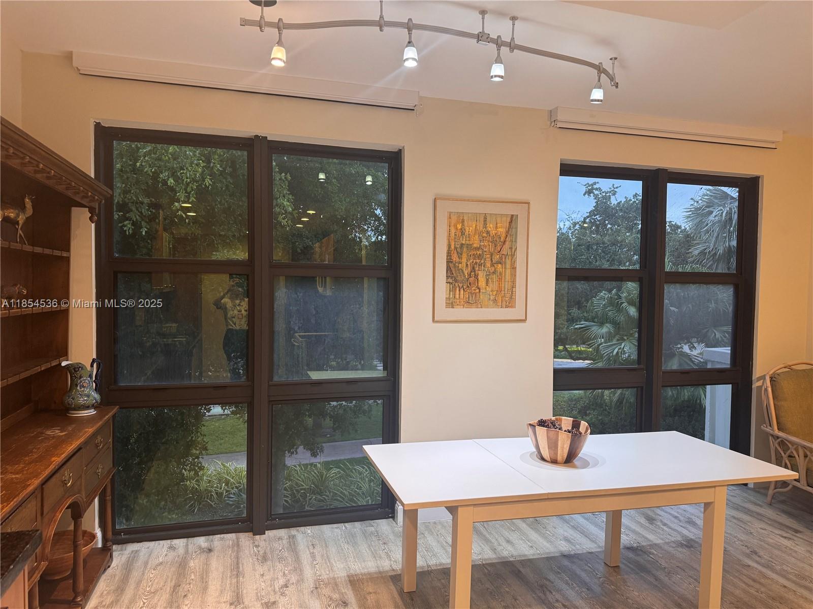 TOWERS OF KEY BISCAYNE CO - Residential Lease