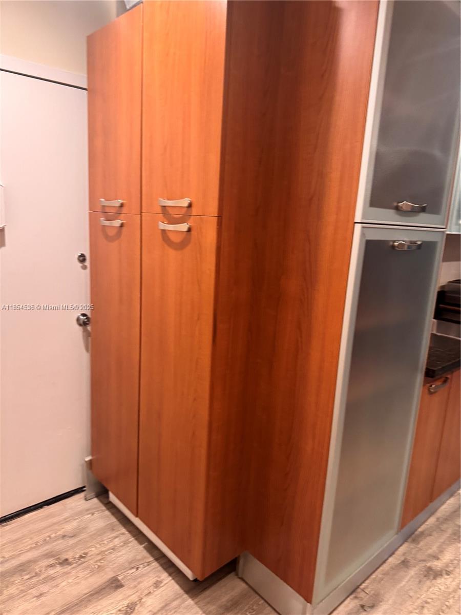 TOWERS OF KEY BISCAYNE CO - Residential Lease