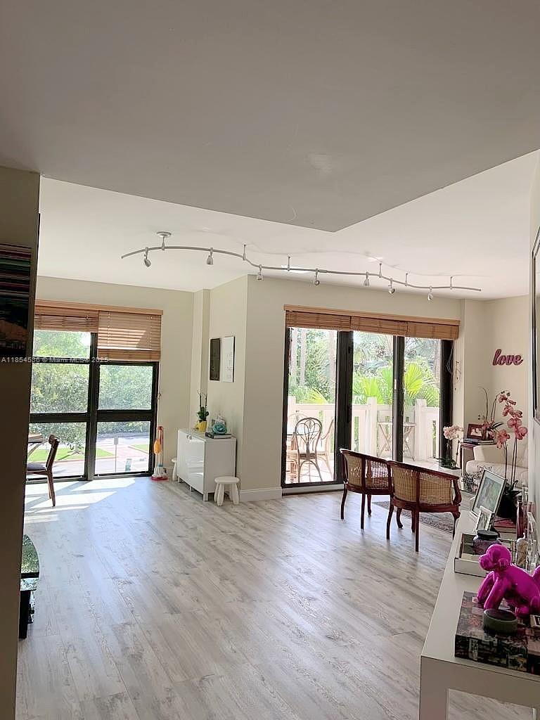 TOWERS OF KEY BISCAYNE CO - Residential Lease