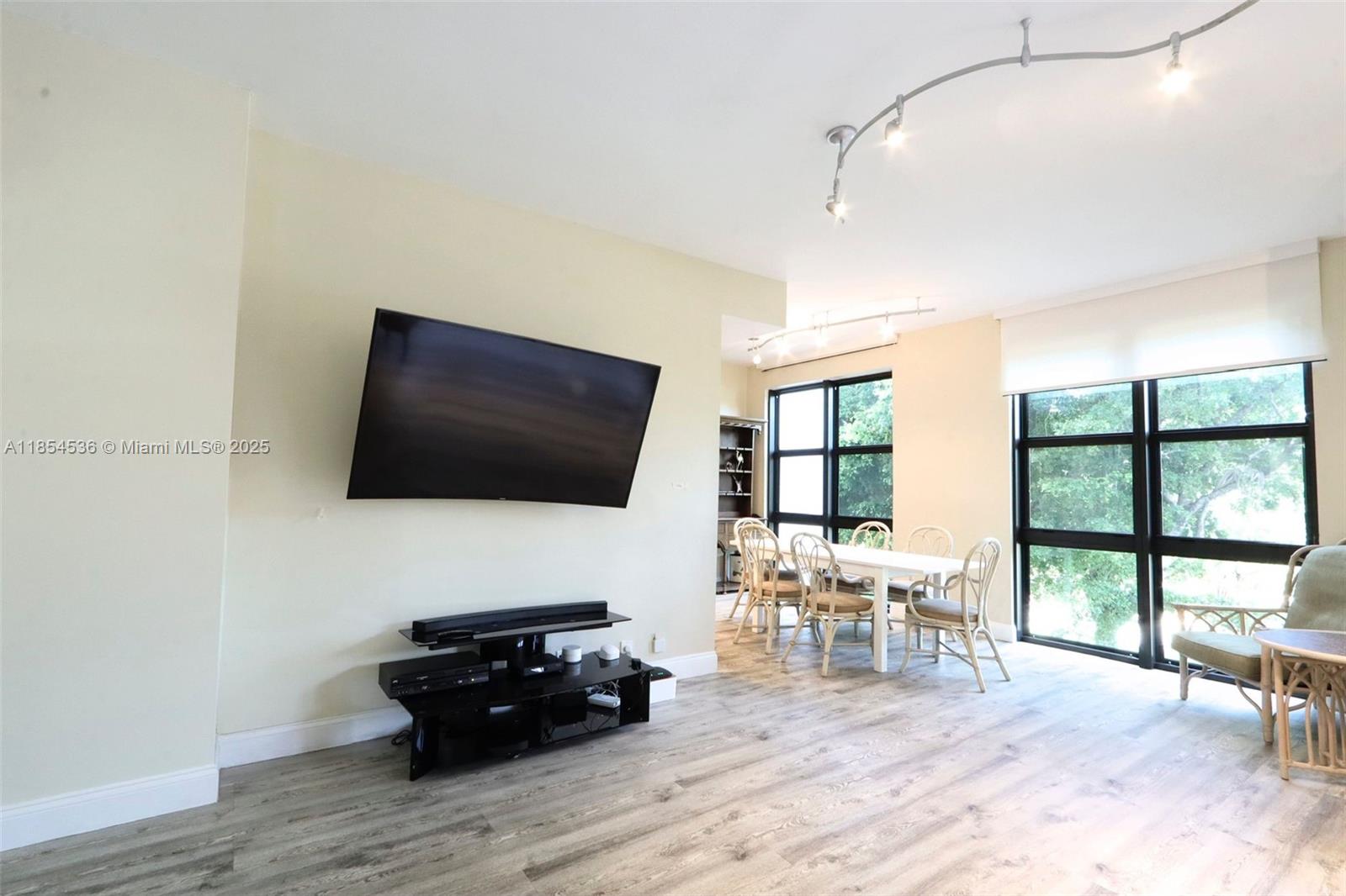 TOWERS OF KEY BISCAYNE CO - Residential Lease