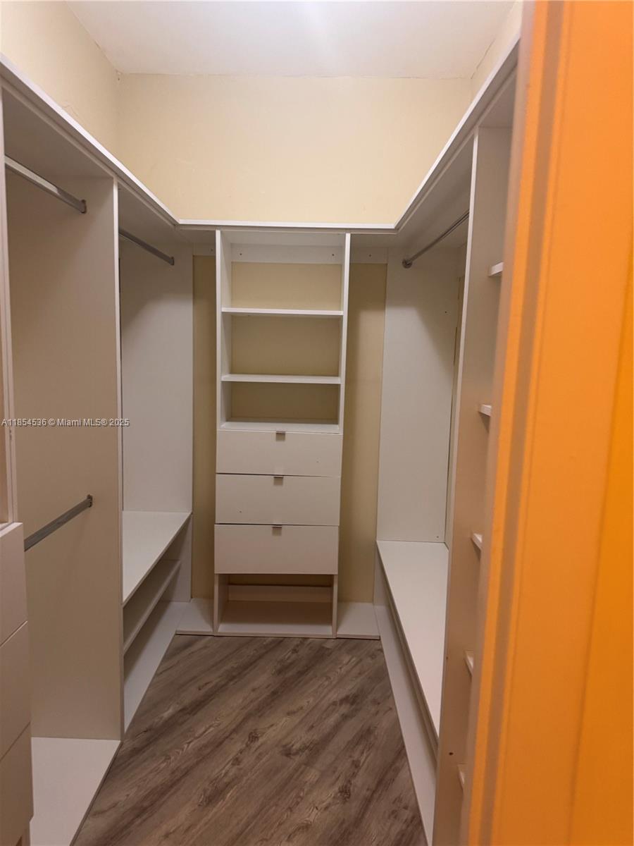 TOWERS OF KEY BISCAYNE CO - Residential Lease