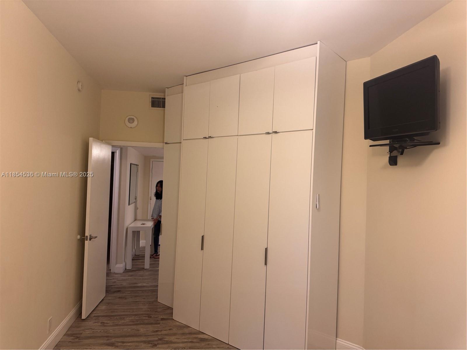 TOWERS OF KEY BISCAYNE CO - Residential Lease