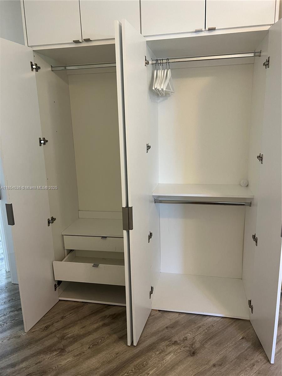 TOWERS OF KEY BISCAYNE CO - Residential Lease