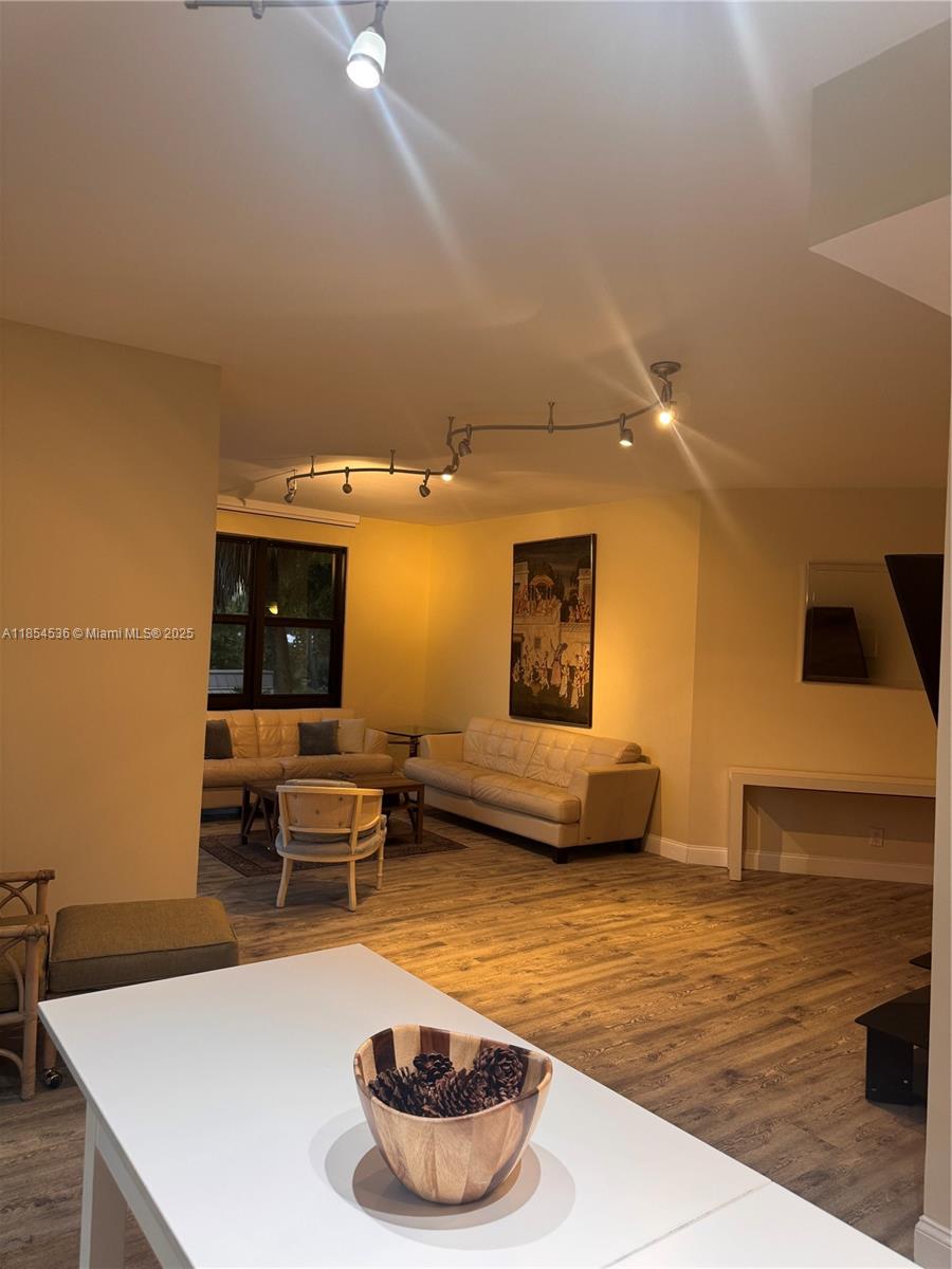 TOWERS OF KEY BISCAYNE CO - Residential Lease