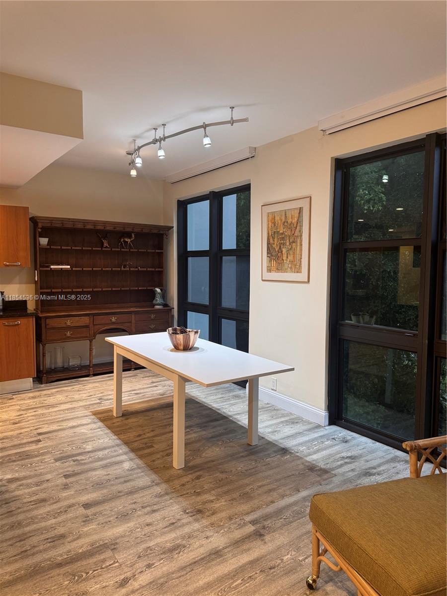 TOWERS OF KEY BISCAYNE CO - Residential Lease