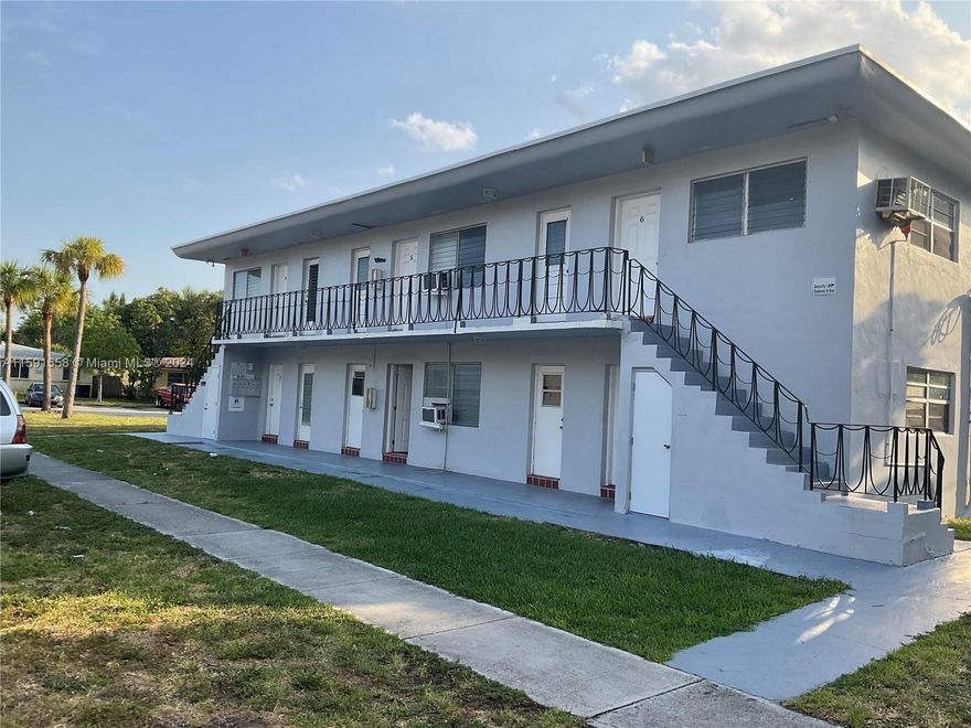 Very clean great floor plan one bedroom one bath plenty of closet space first floor freshly painted
Great location north Miami Beach next to basketball court community pool 24 hour laundromat within  15 minutes to the beach 10 minutes to I 95